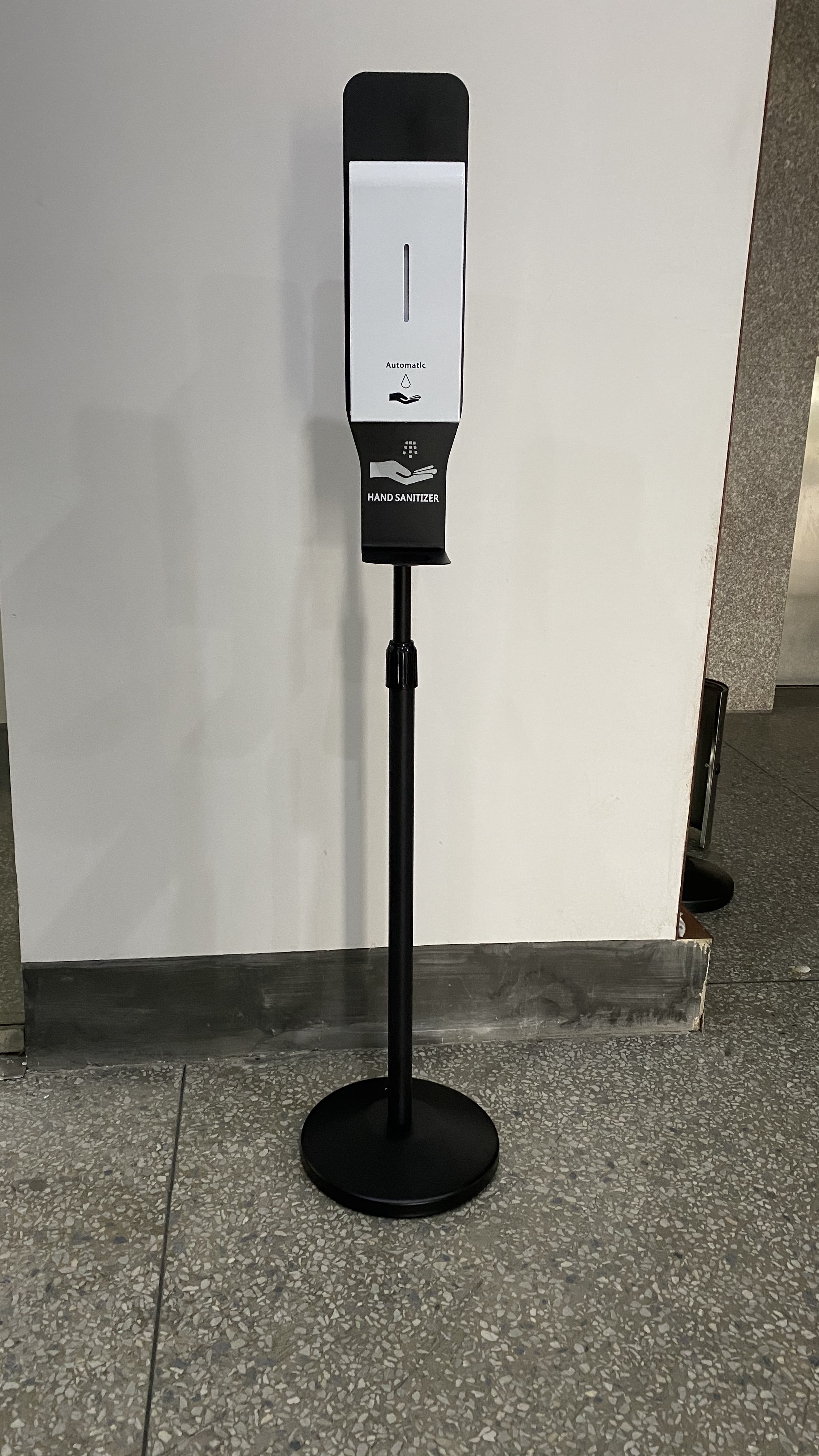 Stasiun Pembersih Tangan Otomatis Dispenser Pembersih Tangan Lantai Dalam Ruangan dengan 1500ML
